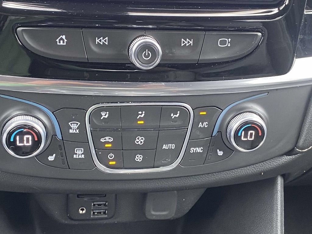 2022 Chevrolet Traverse LT Leather