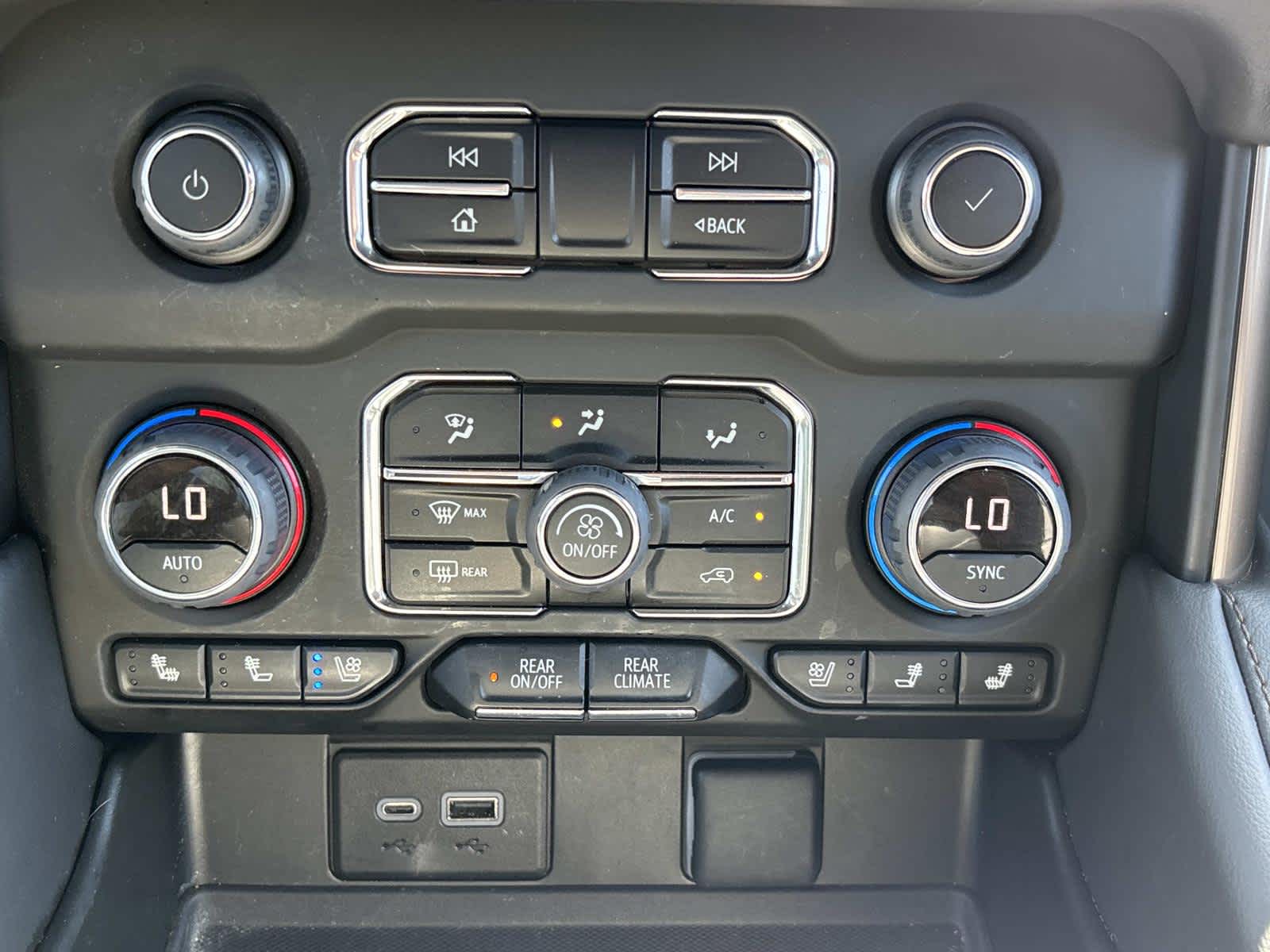 2023 Chevrolet Suburban High Country