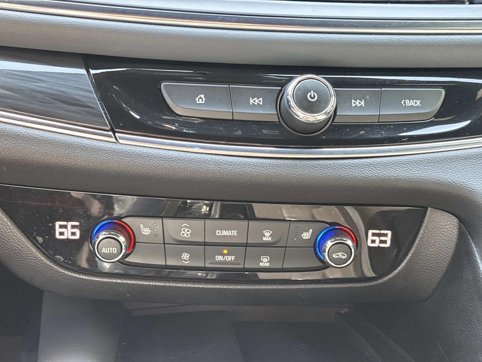 2024 Buick Enclave Essence