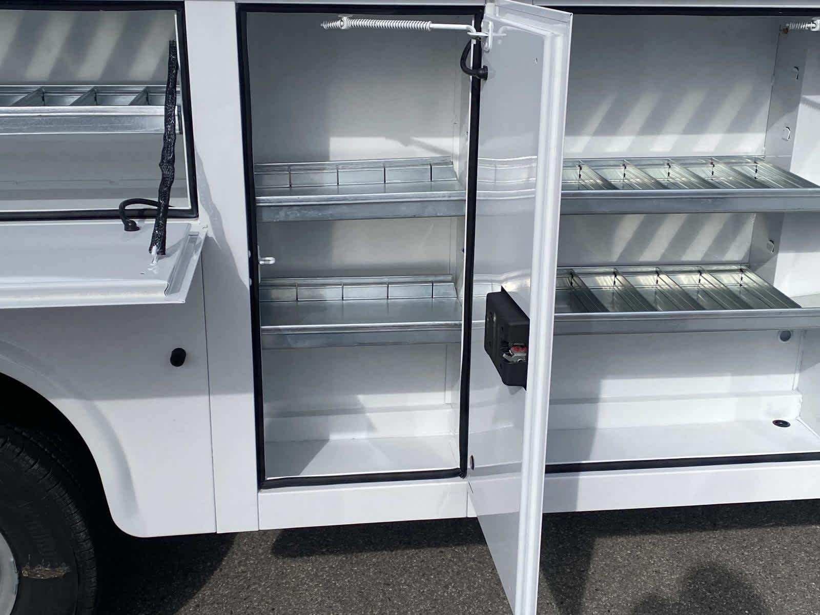 2025 Chevrolet Express Cutaway 3500 1WT