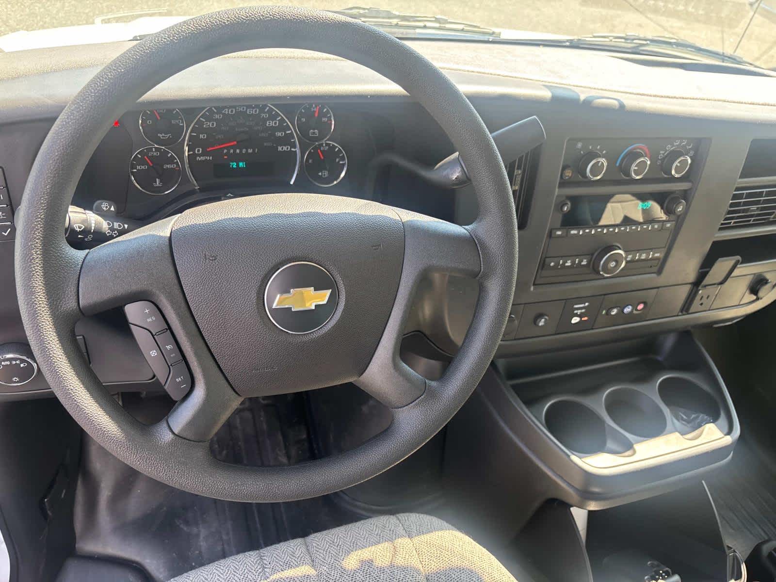 2025 Chevrolet Express Cutaway 3500 1WT