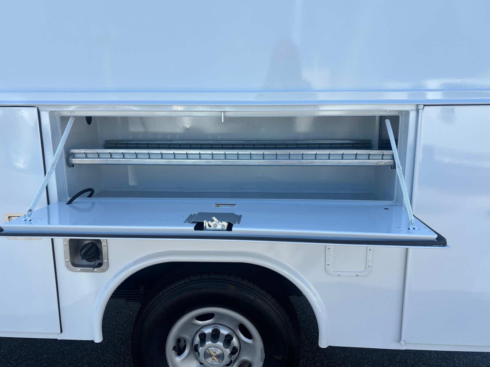 2025 Chevrolet Express Cutaway 3500 1WT