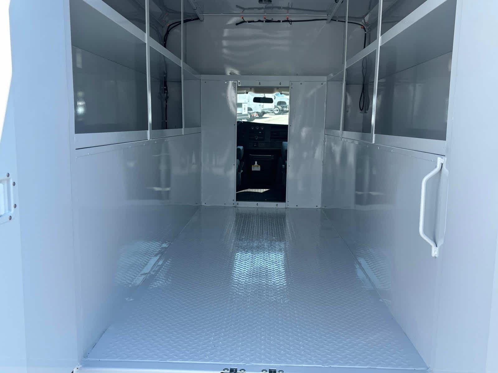 2025 Chevrolet Express Cutaway 3500 1WT