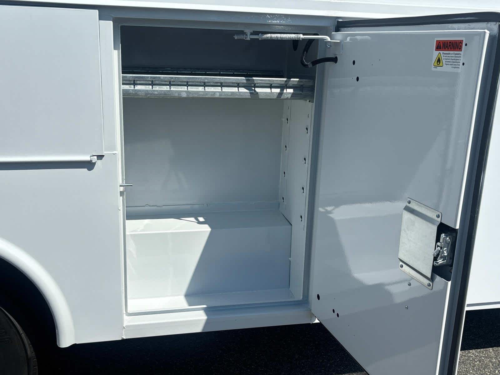 2025 Chevrolet Express Cutaway 3500 1WT