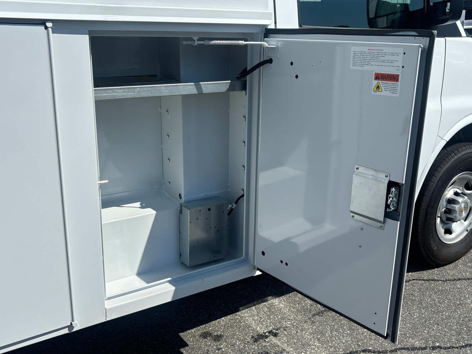 2025 Chevrolet Express Cutaway 3500 1WT