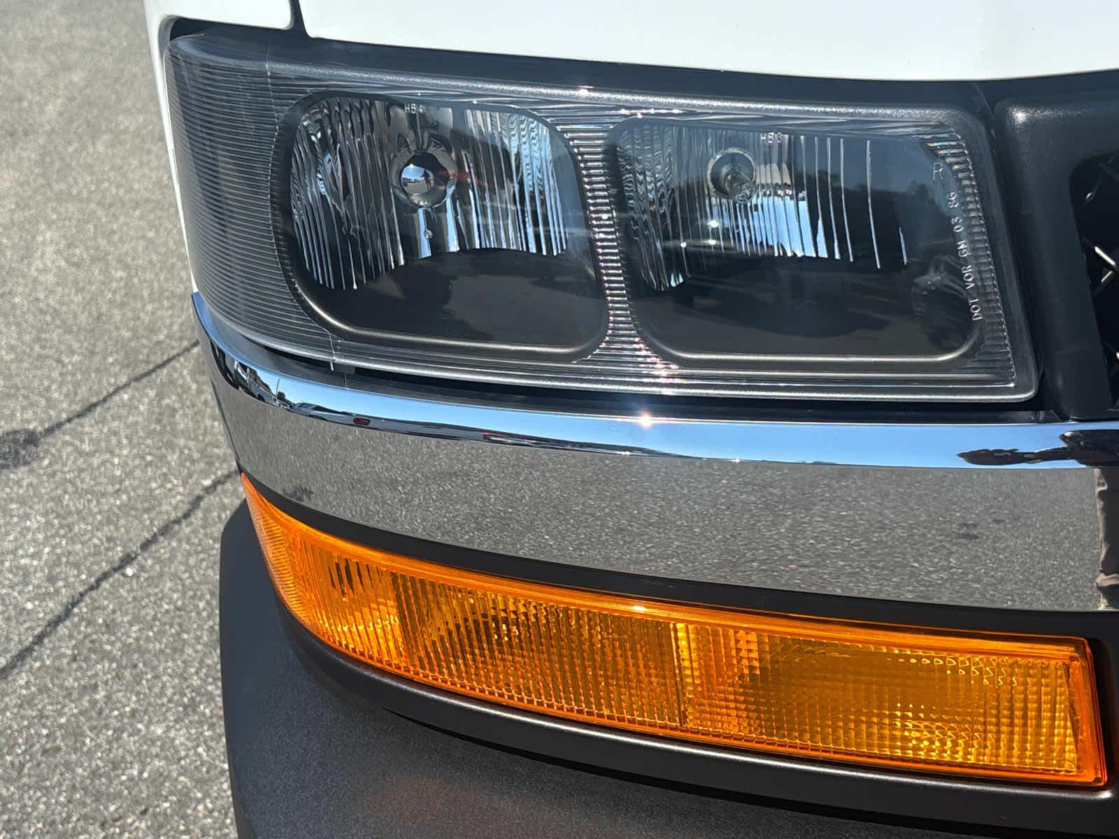 2025 Chevrolet Express Cutaway 3500 1WT