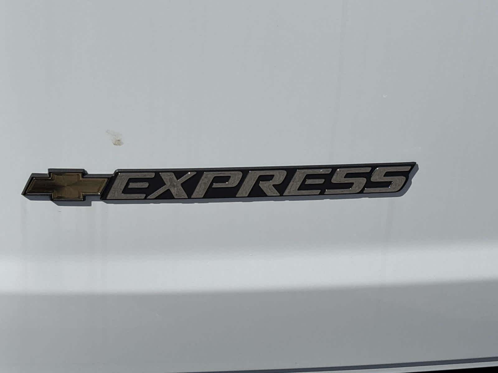 2025 Chevrolet Express Cutaway 3500 1WT