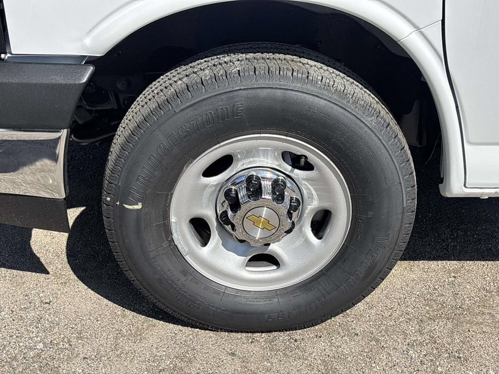 2025 Chevrolet Express Cutaway 3500 1WT