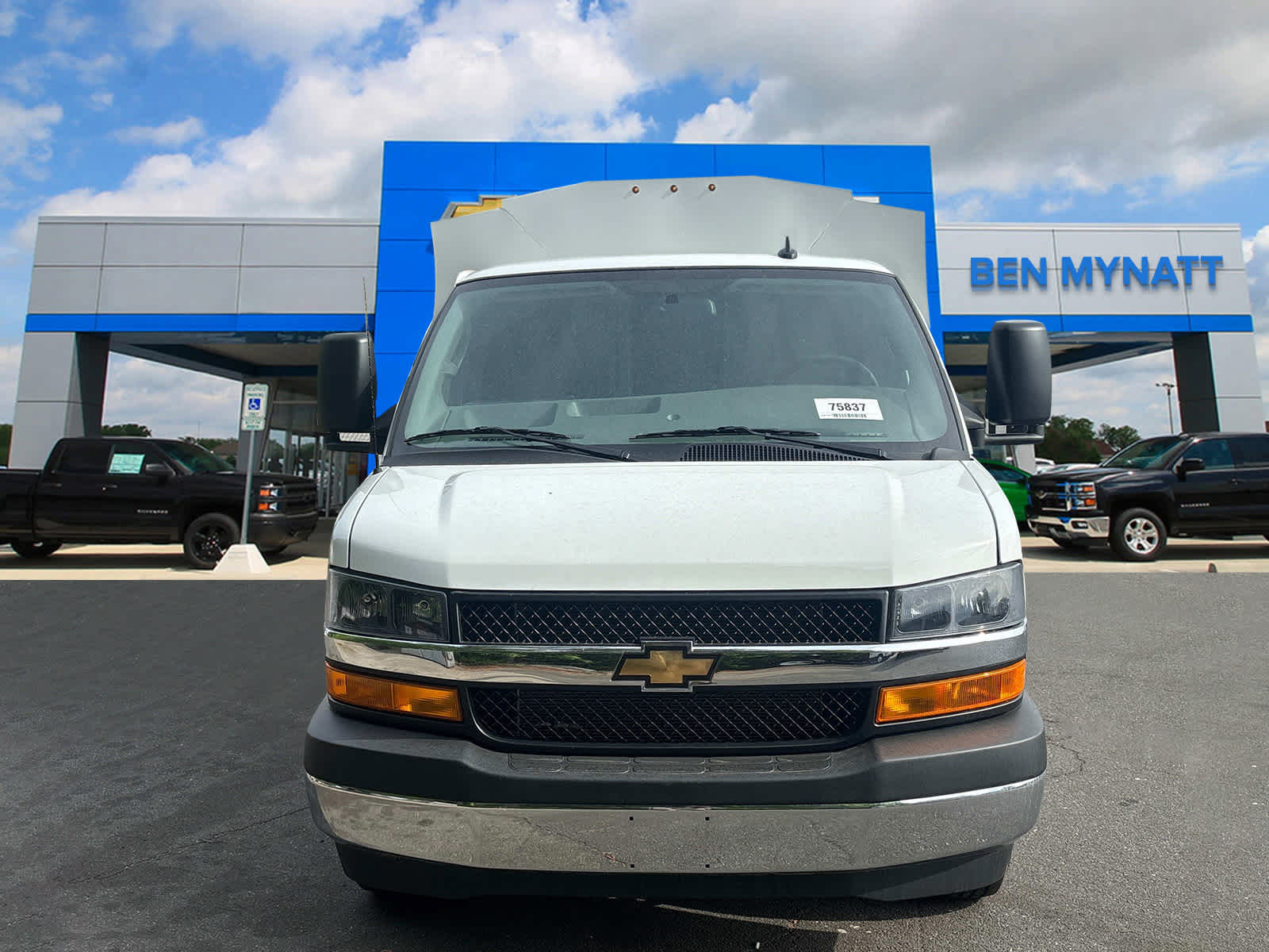 2025 Chevrolet Express Cutaway 3500 1WT