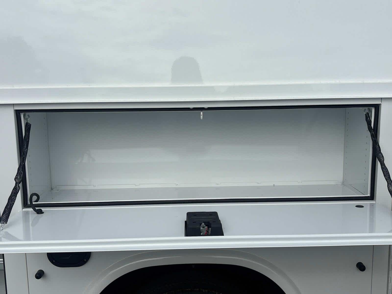 2025 Chevrolet Express Cutaway 3500 1WT