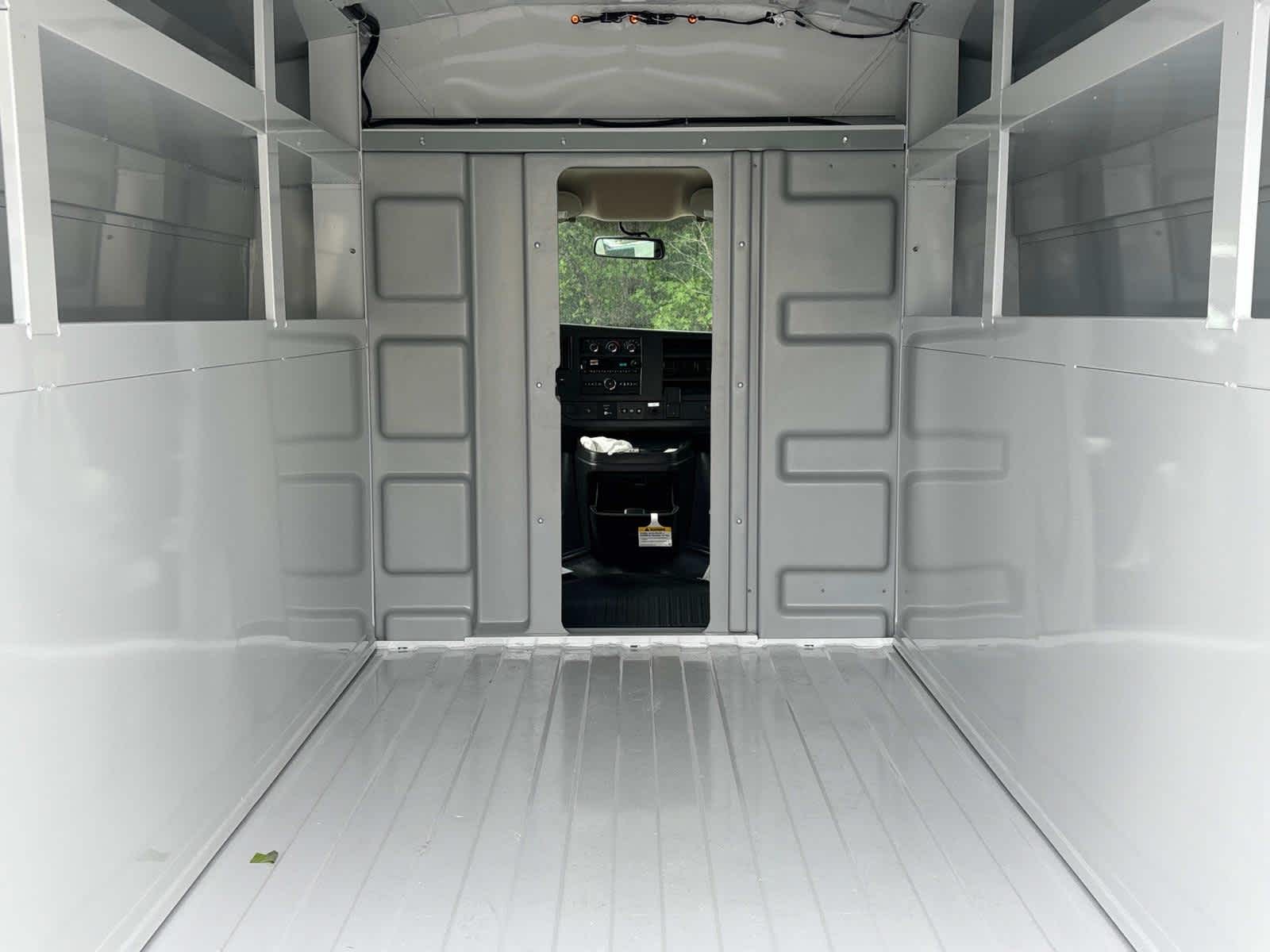 2025 Chevrolet Express Cutaway 3500 1WT