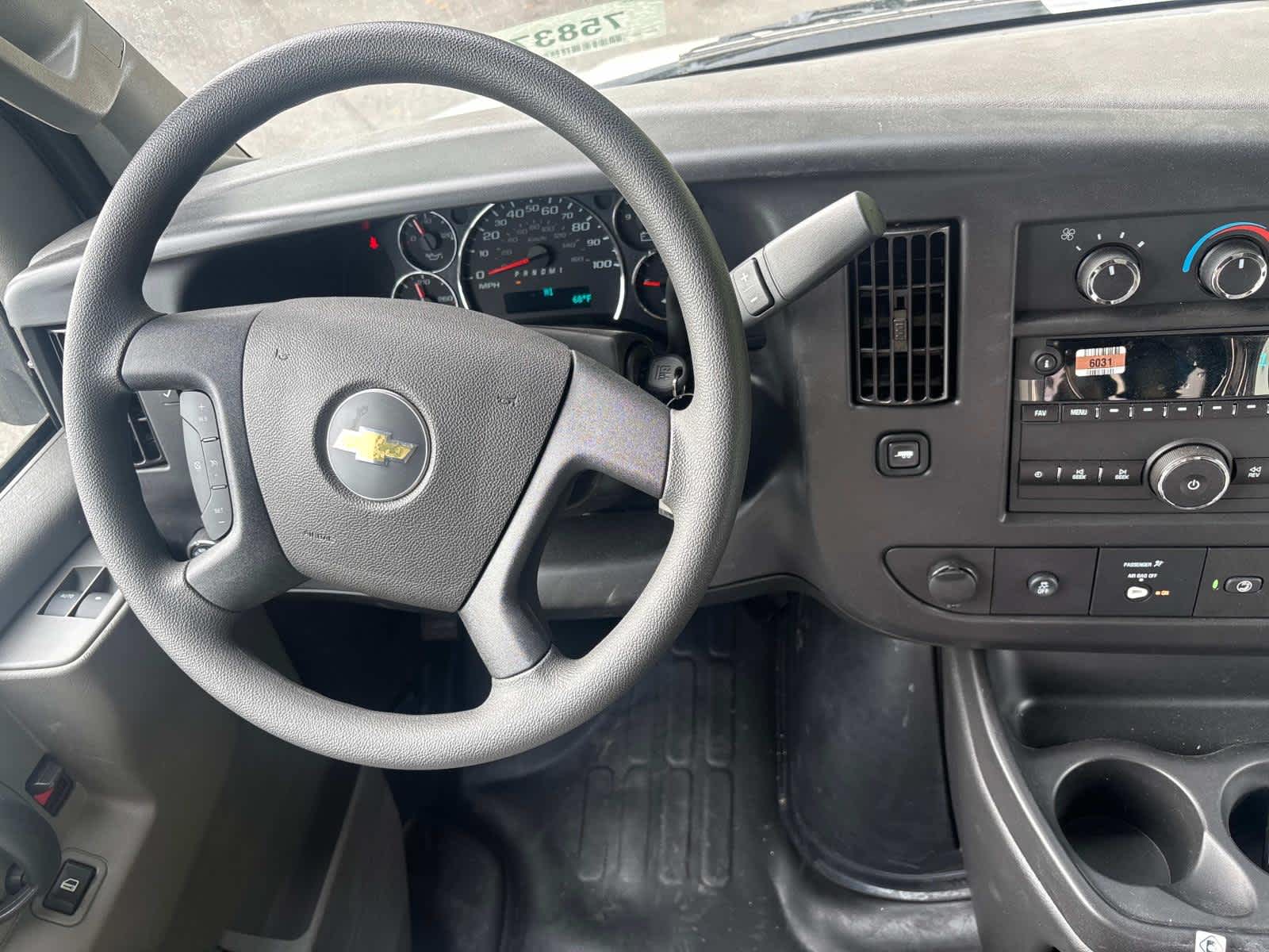 2025 Chevrolet Express Cutaway 3500 1WT