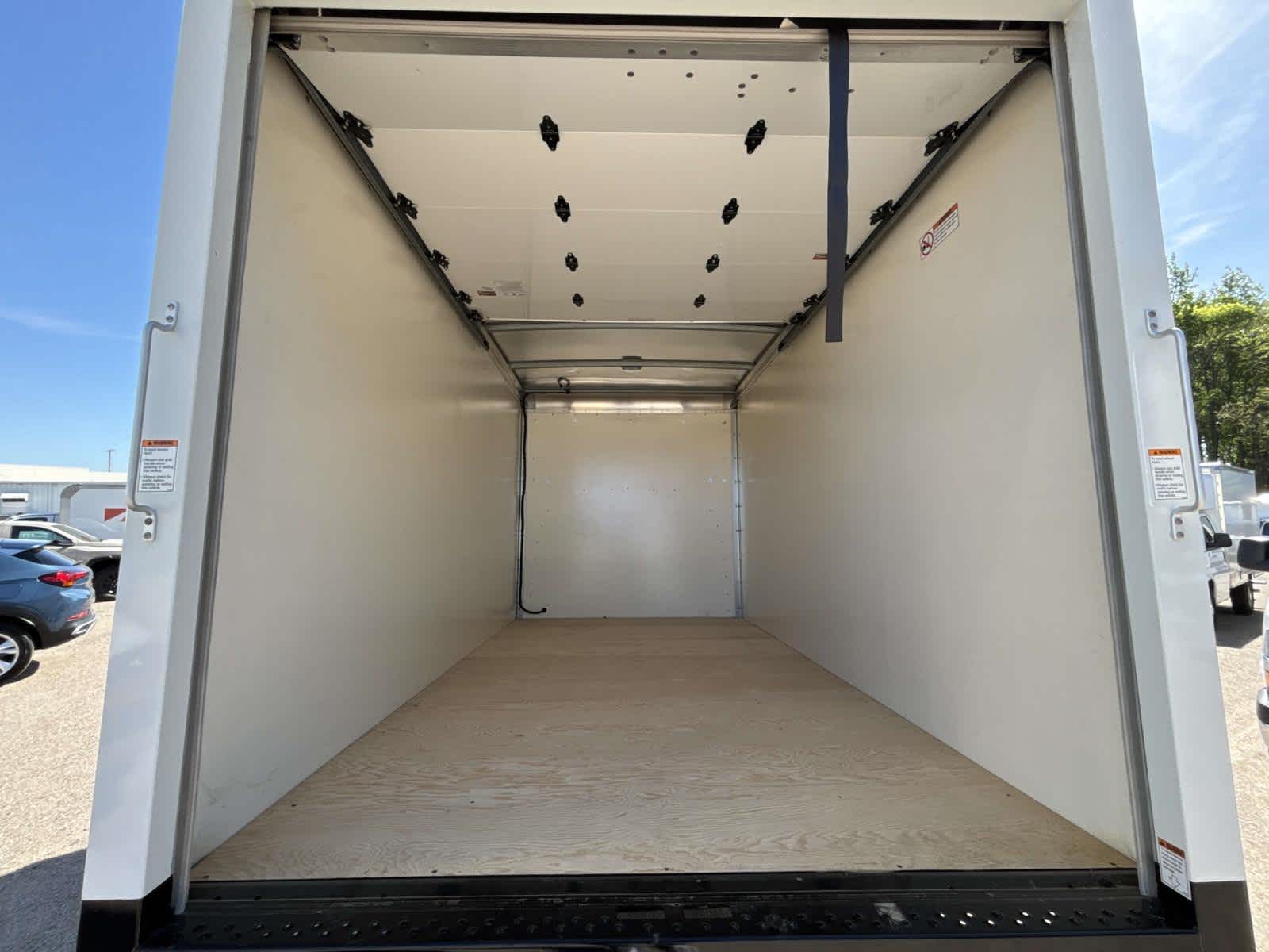 2025 Chevrolet Express Cutaway 3500 1WT