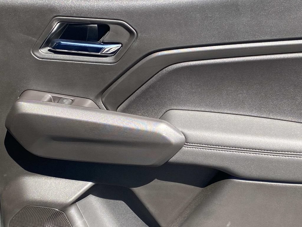 2025 Chevrolet Colorado WT/LT