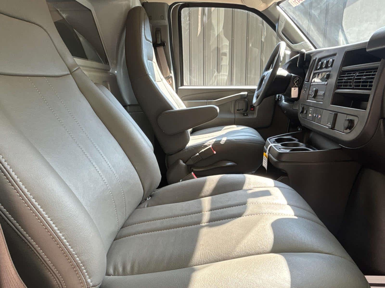 2025 Chevrolet Express Cargo 2500 WT