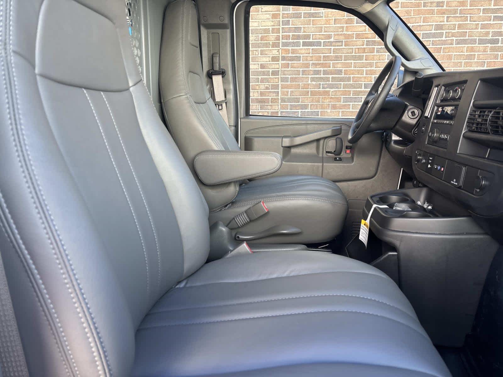 2025 Chevrolet Express Cargo 2500 WT