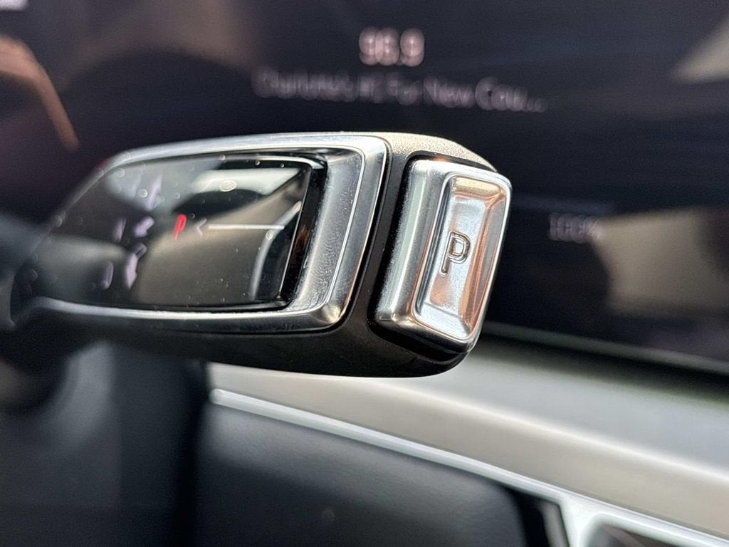 2024 Cadillac LYRIQ Luxury 1