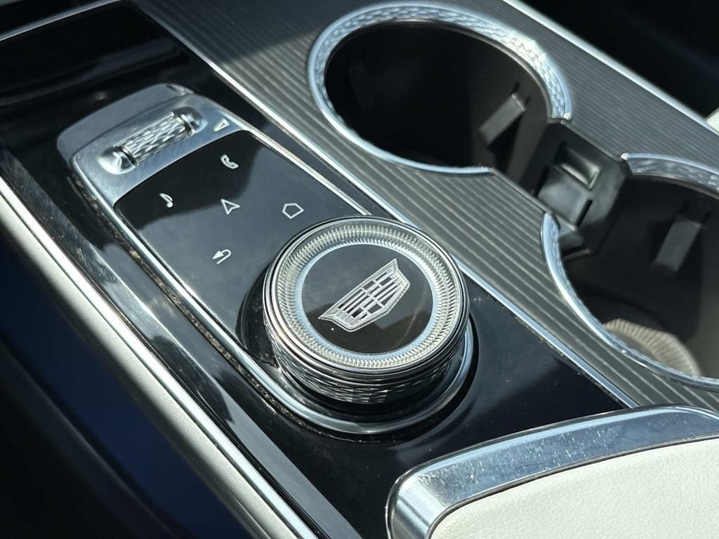 2024 Cadillac LYRIQ Luxury 1