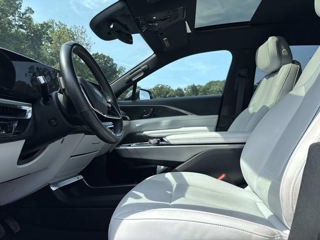 2024 Cadillac LYRIQ Luxury 1