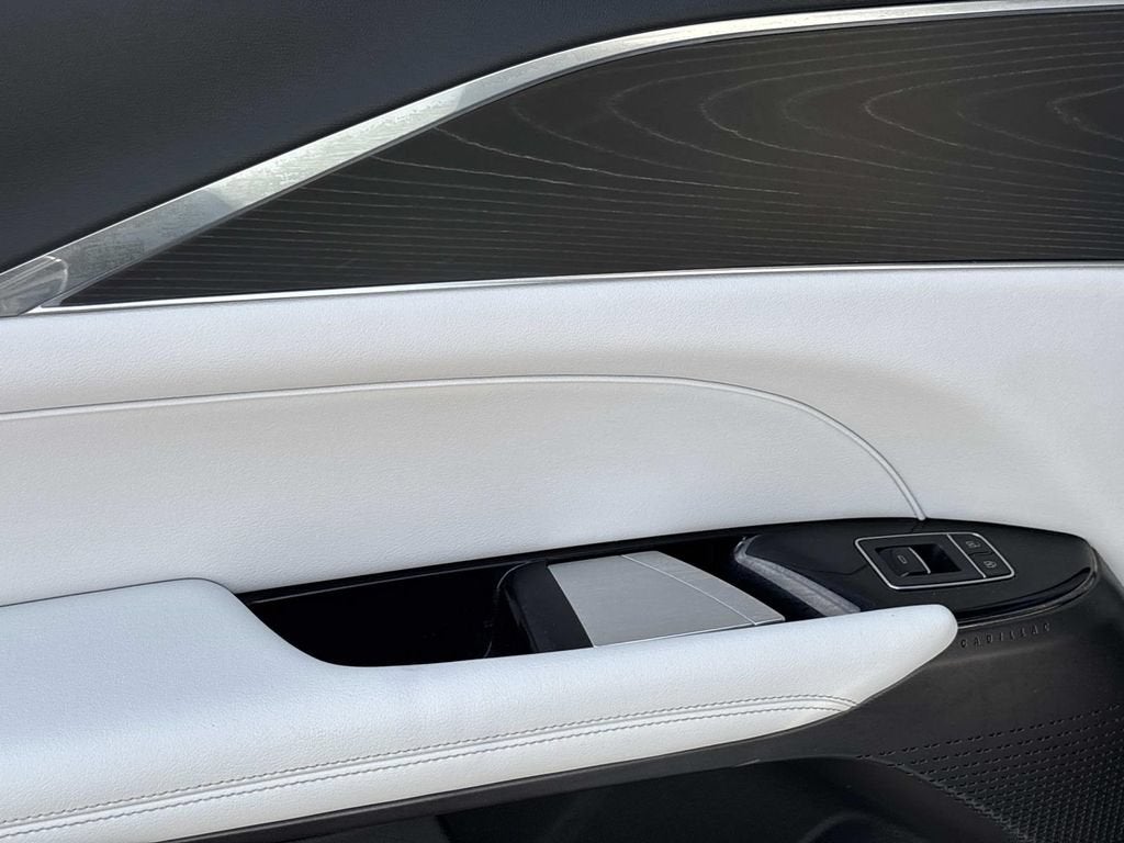 2024 Cadillac LYRIQ Luxury 1