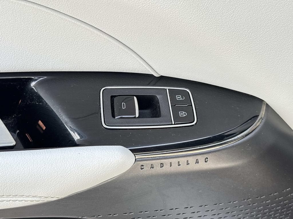 2024 Cadillac LYRIQ Luxury 1