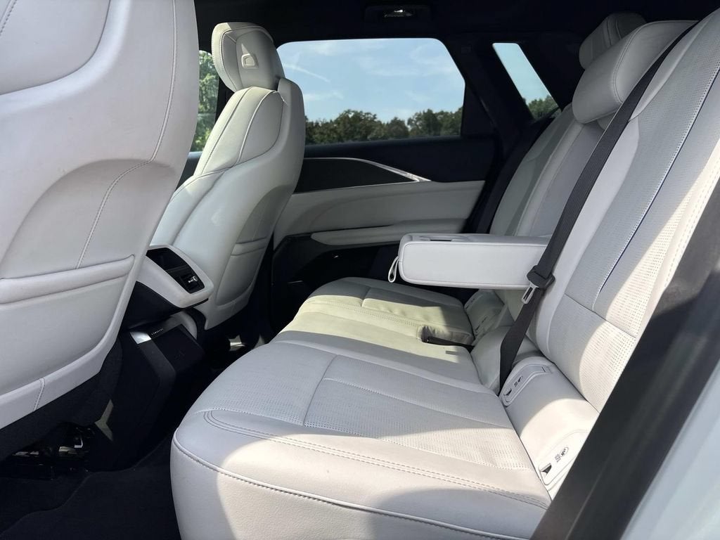 2024 Cadillac LYRIQ Luxury 1