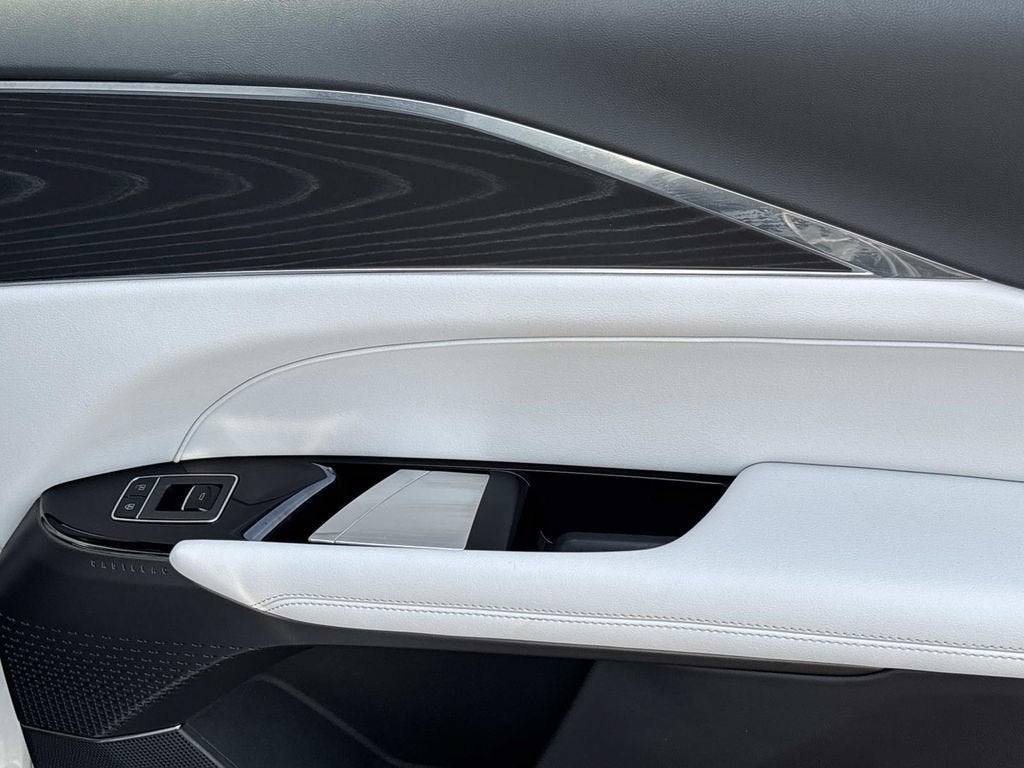 2024 Cadillac LYRIQ Luxury 1