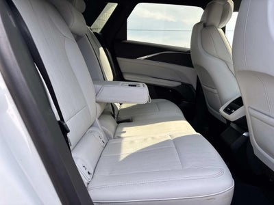 2024 Cadillac LYRIQ Luxury 1