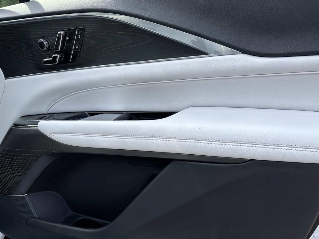 2024 Cadillac LYRIQ Luxury 1
