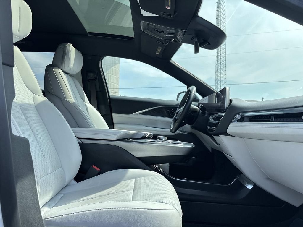 2024 Cadillac LYRIQ Luxury 1