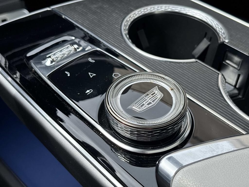 2024 Cadillac LYRIQ Luxury 1