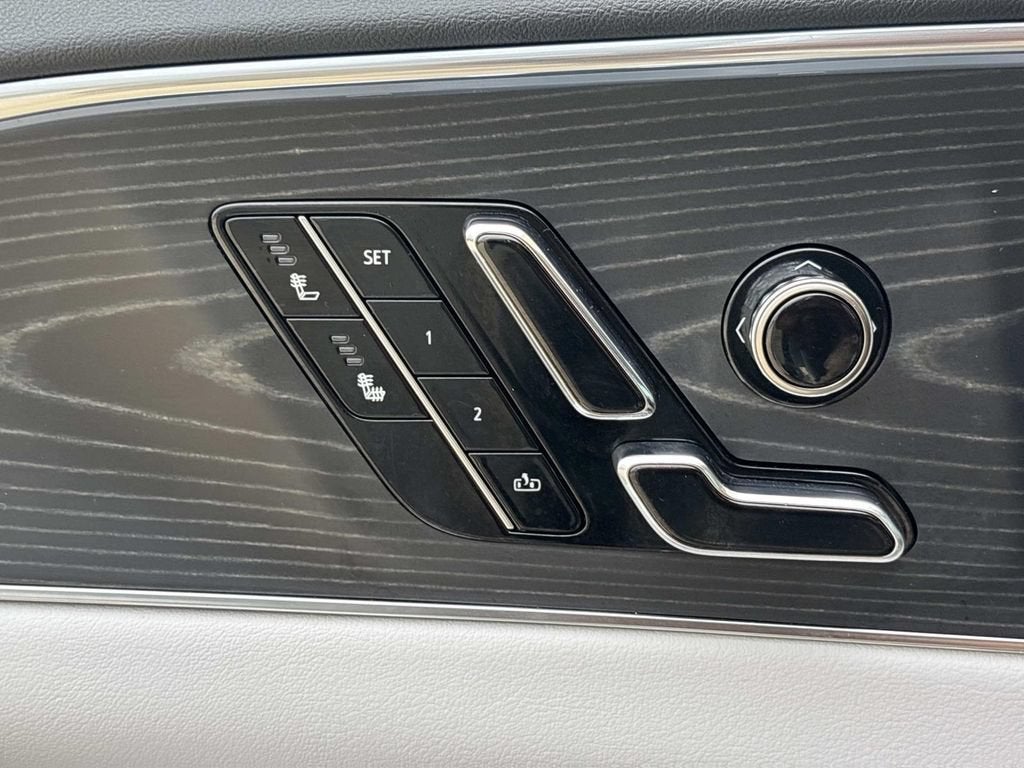2024 Cadillac LYRIQ Luxury 1