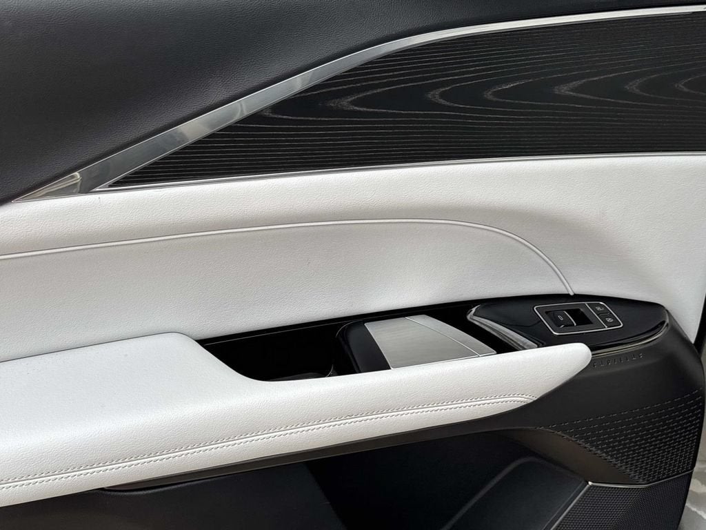 2024 Cadillac LYRIQ Luxury 1