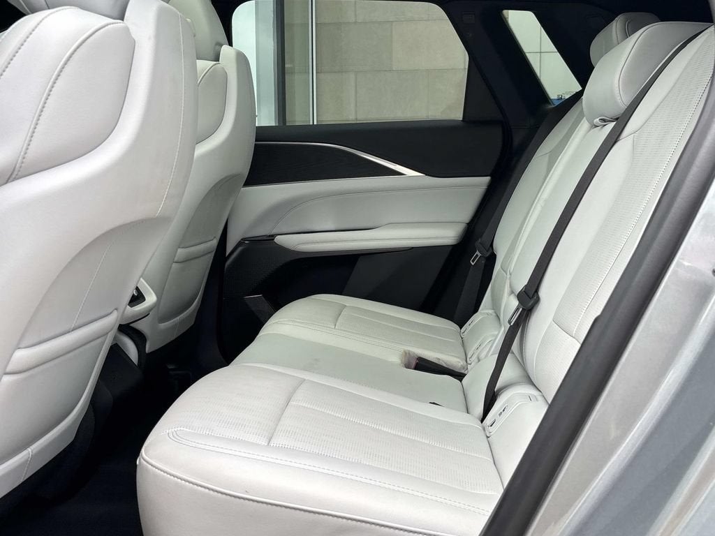 2024 Cadillac LYRIQ Luxury 1