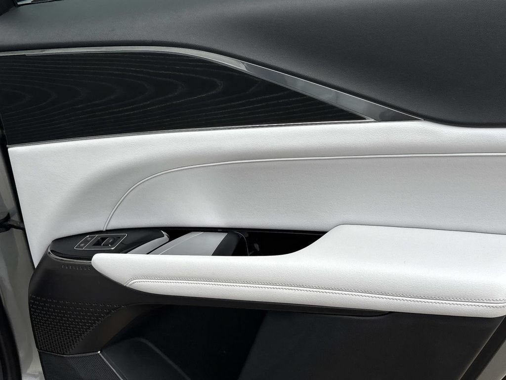 2024 Cadillac LYRIQ Luxury 1