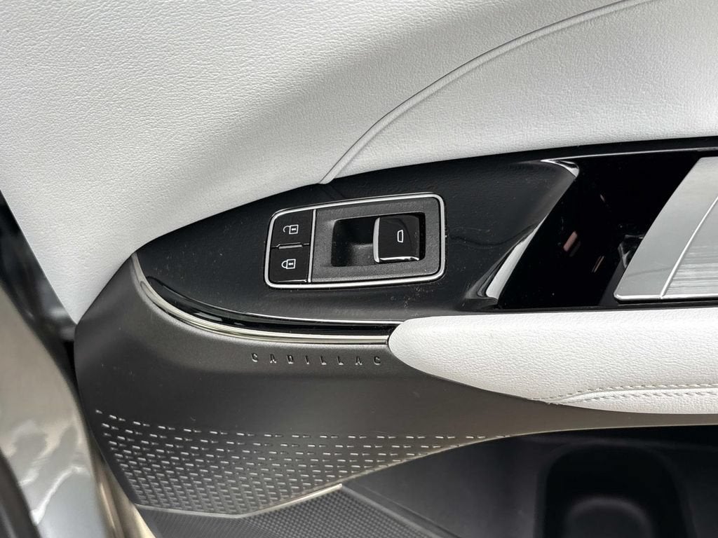2024 Cadillac LYRIQ Luxury 1