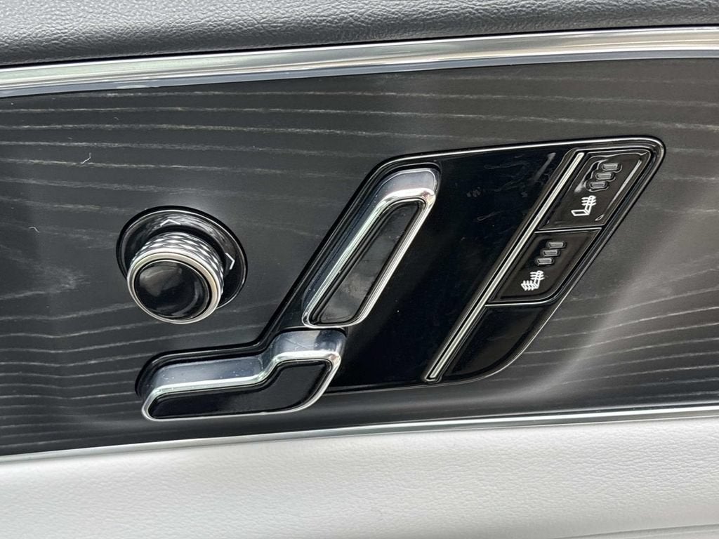 2024 Cadillac LYRIQ Luxury 1