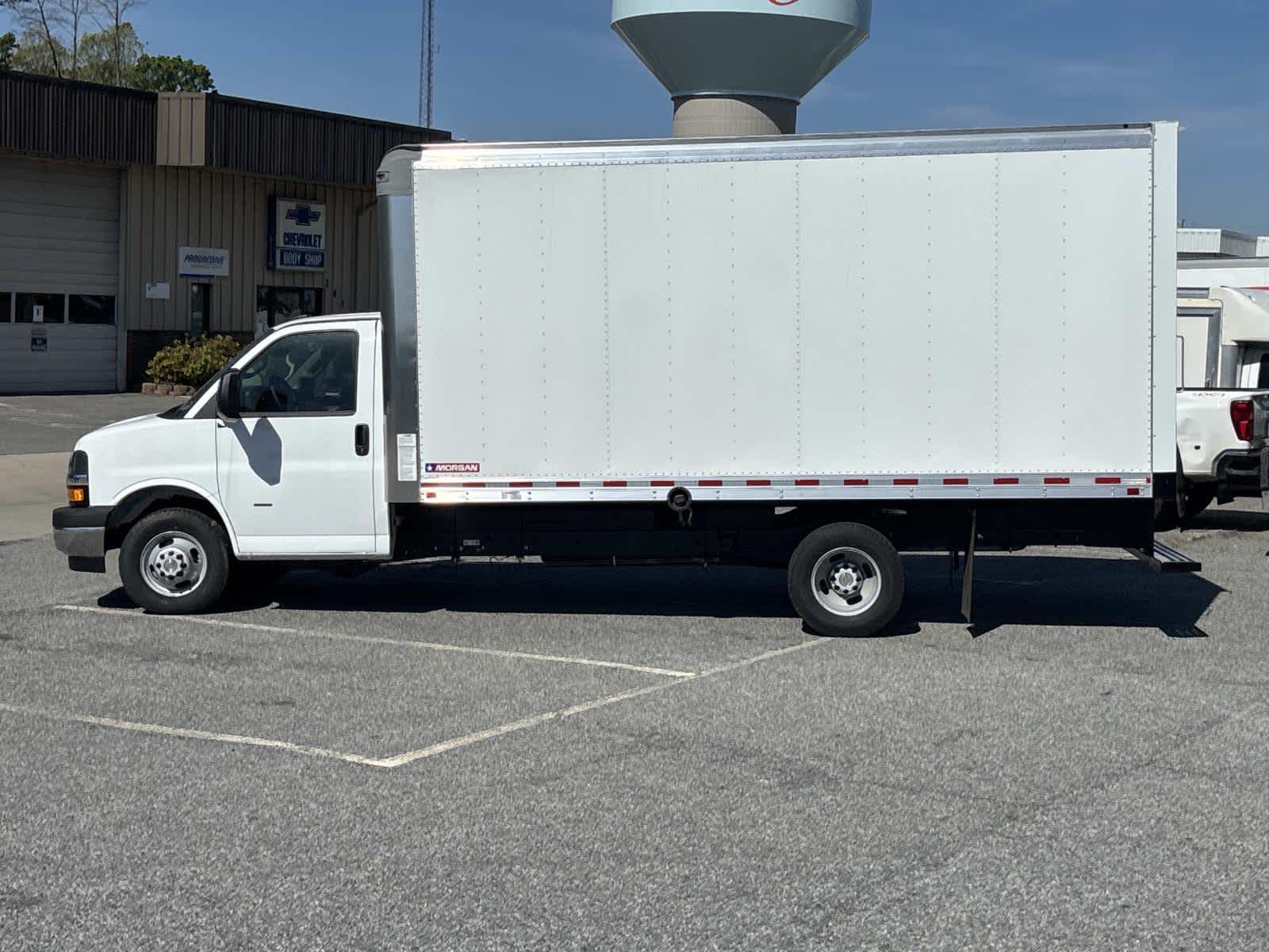 2025 Chevrolet Express Cutaway 3500 1WT