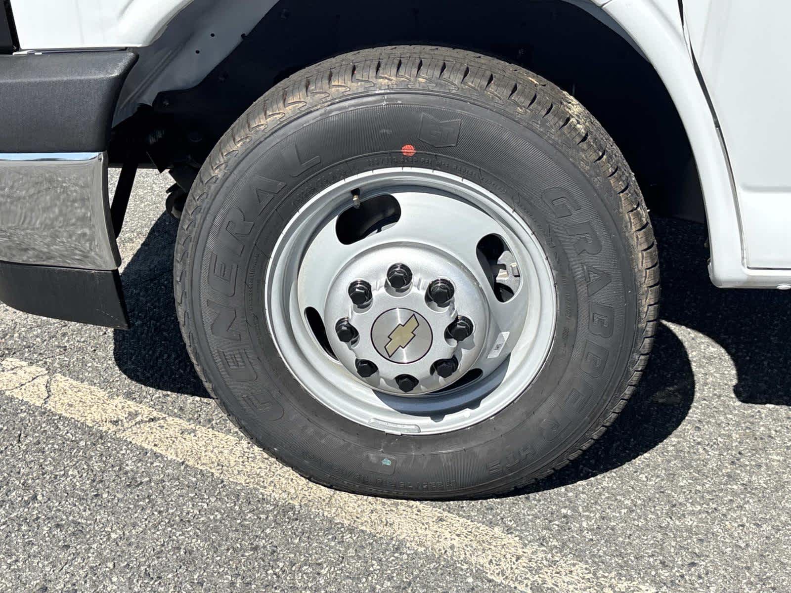 2025 Chevrolet Express Cutaway 3500 1WT