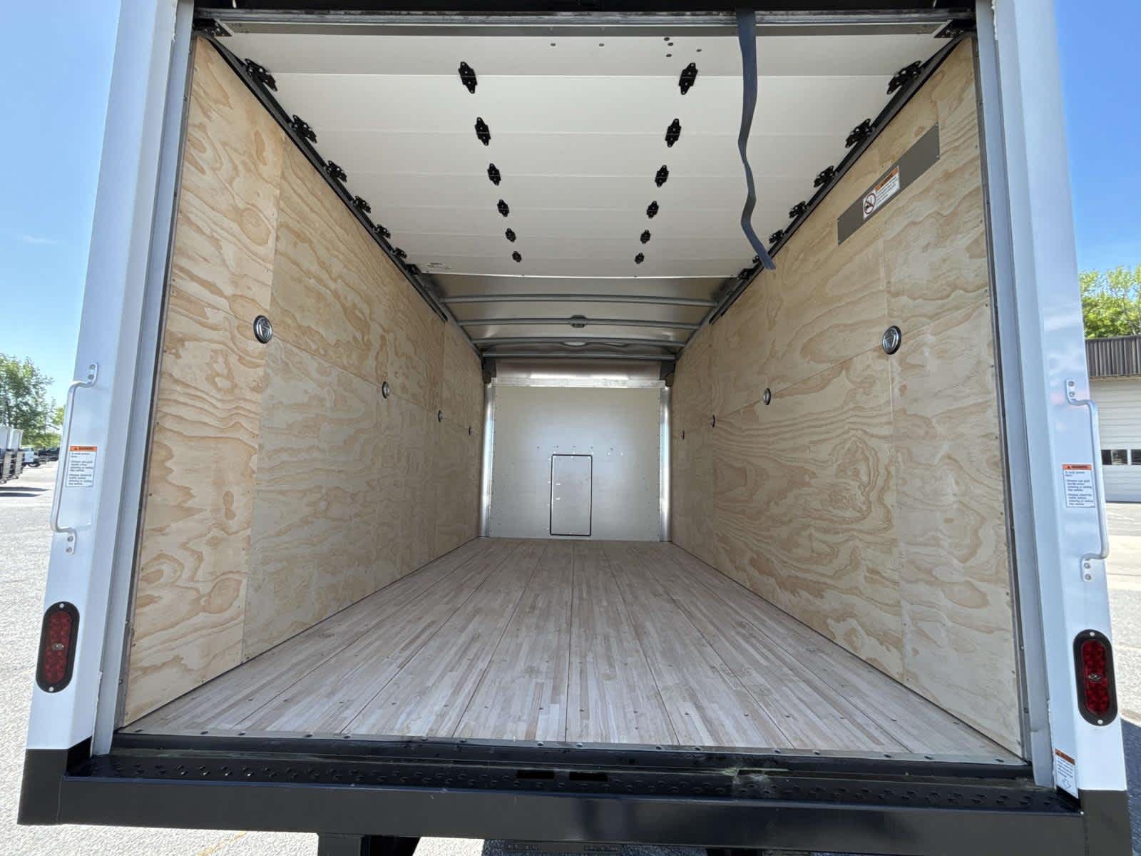 2025 Chevrolet Express Cutaway 3500 1WT