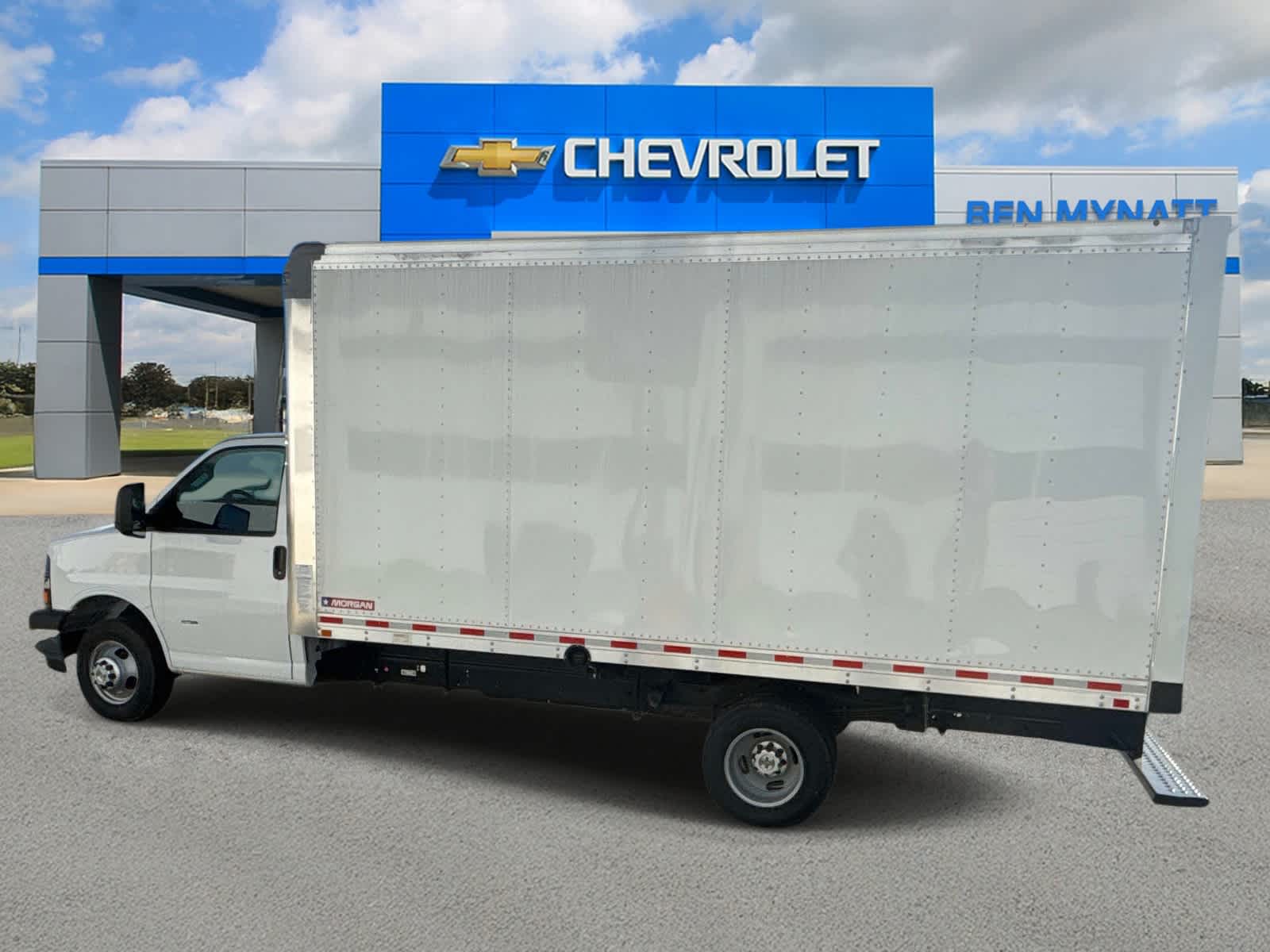 2026 Chevrolet Express Cutaway 3500 1WT