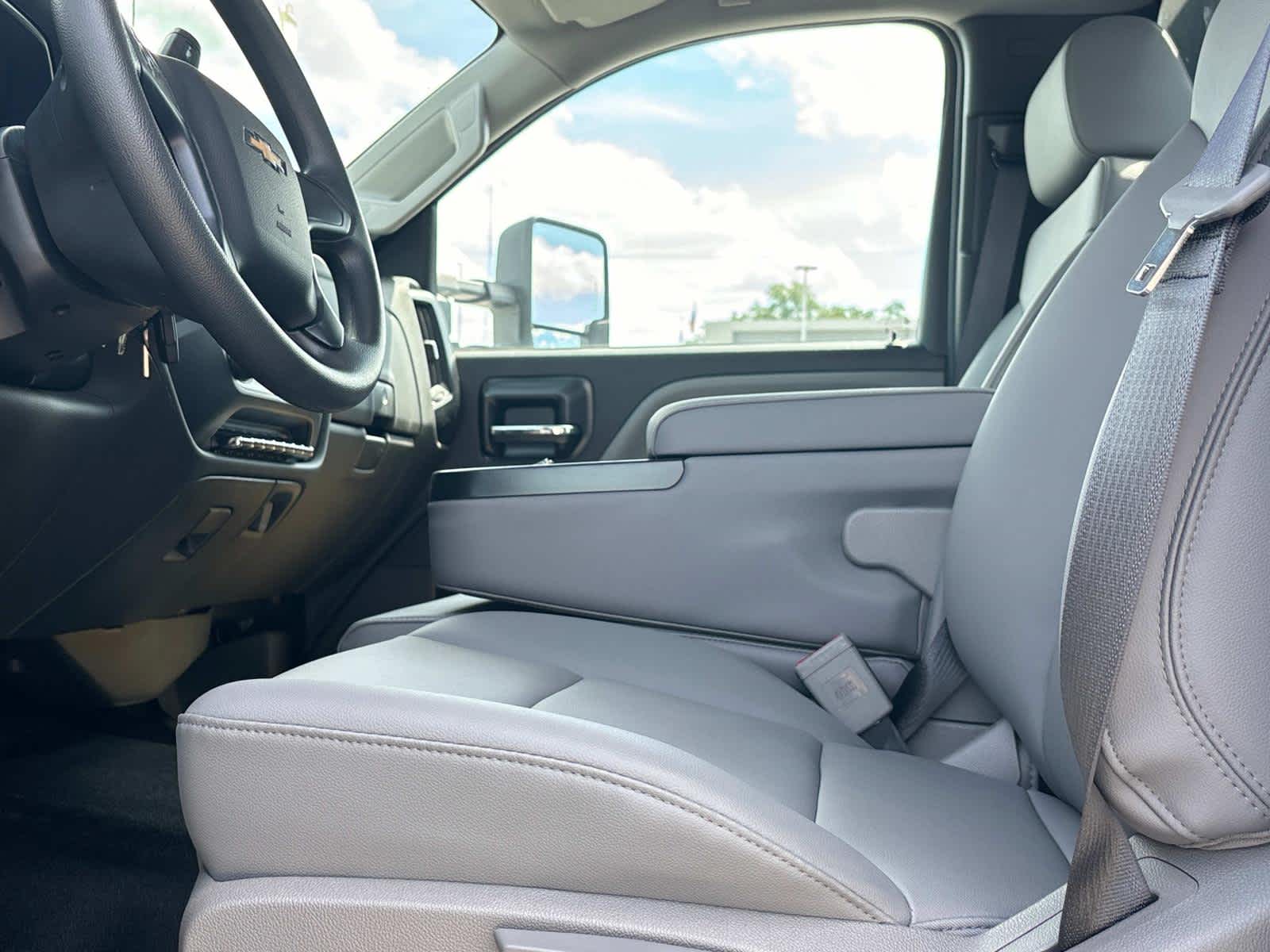 2023 Chevrolet Silverado 5500 HD Work Truck