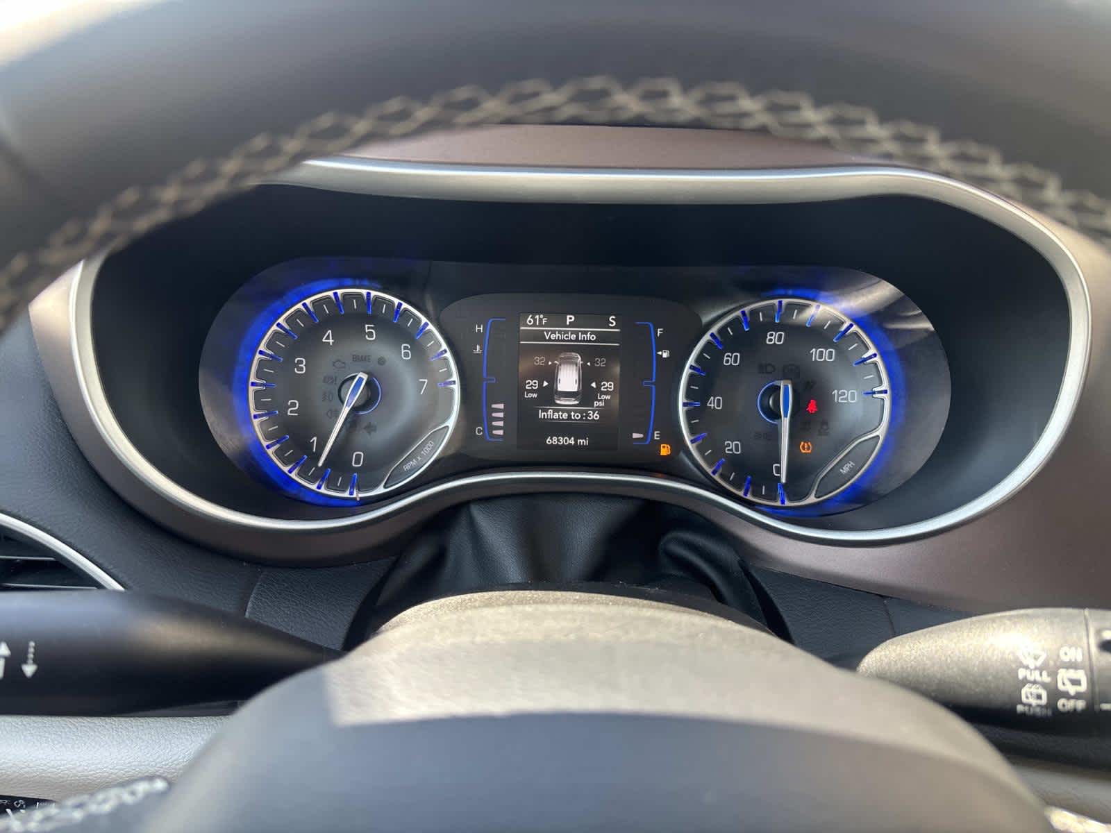 2023 Chrysler Voyager LX