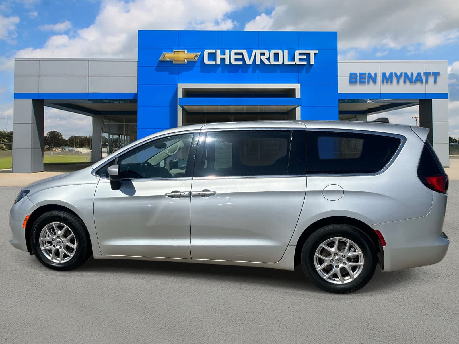 2023 Chrysler Voyager LX