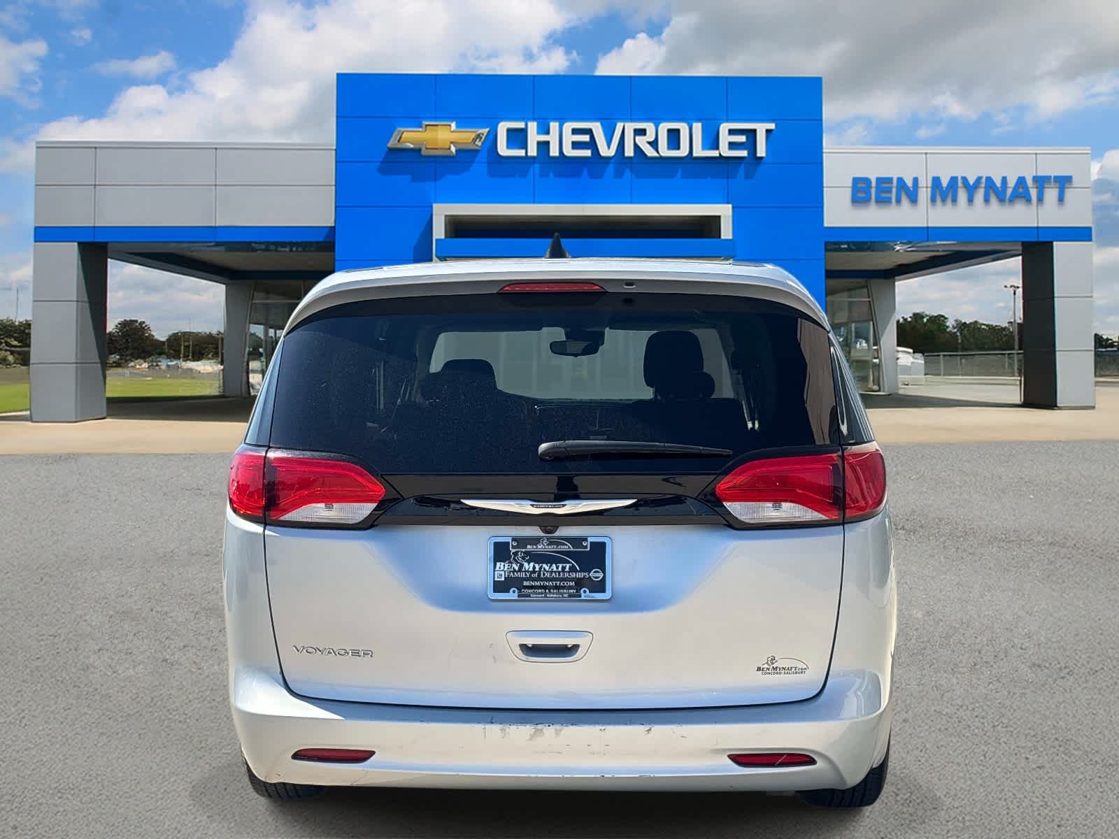2023 Chrysler Voyager LX