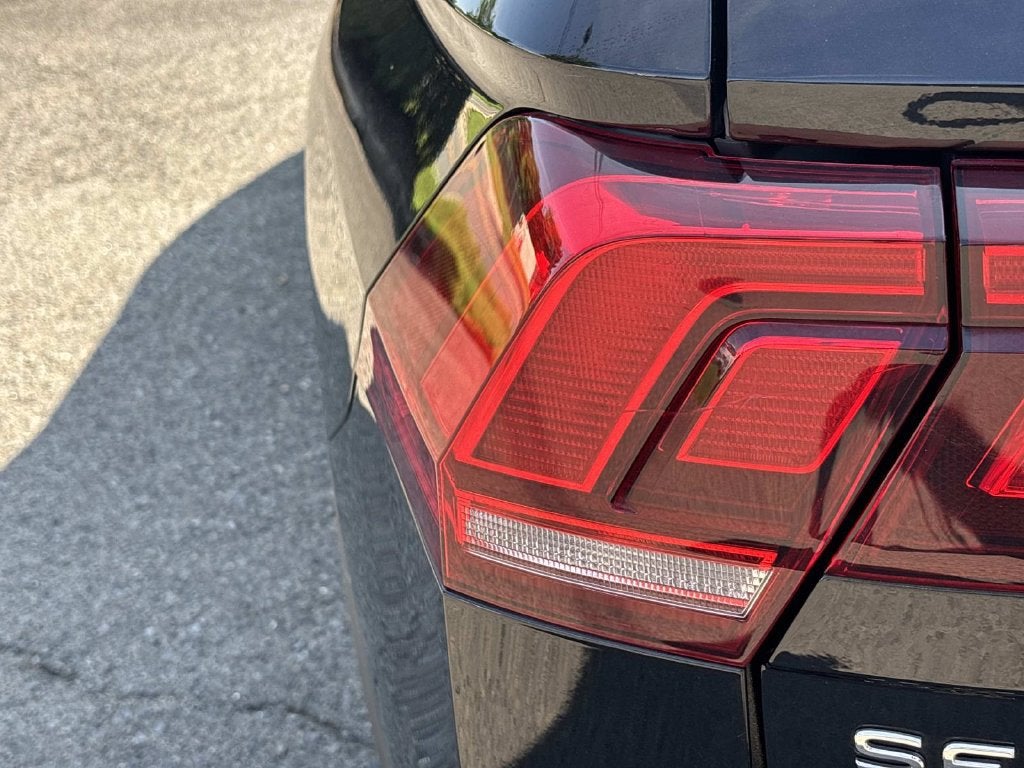 2022 Volkswagen Tiguan SE R-Line Black