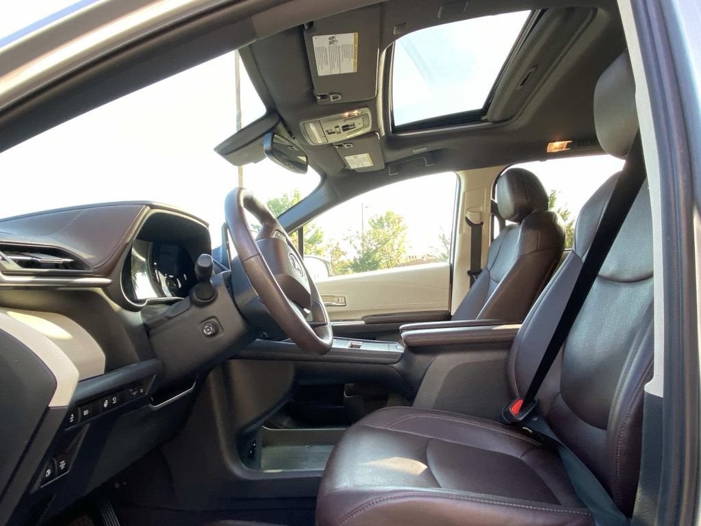 2022 Toyota Sienna Platinum