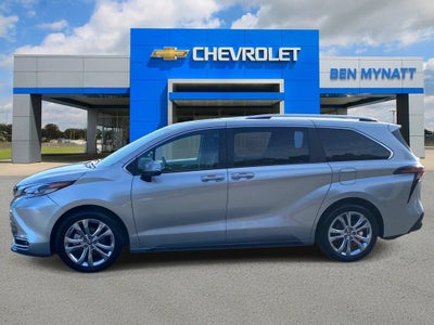 2022 Toyota Sienna Platinum