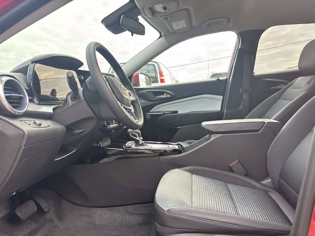 2026 Chevrolet Trax LT - Photo 25